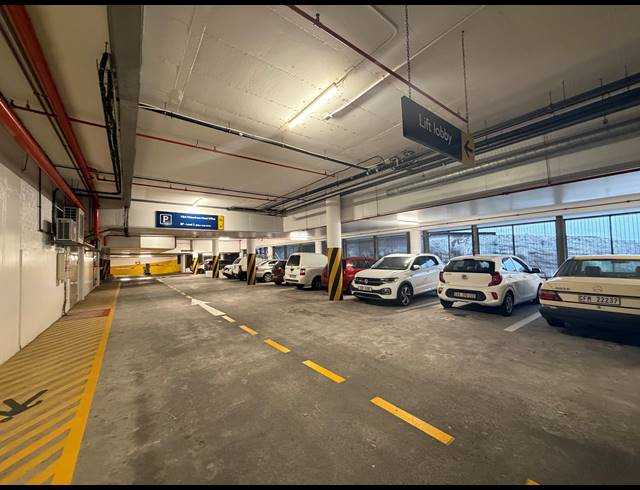 250M² BUILDING TO LET IN FORESHORE